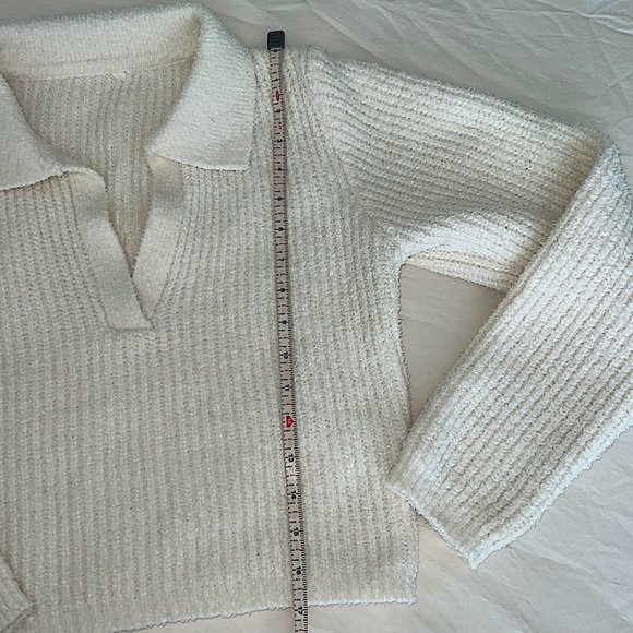 Thick Ribbed Cropped Sweater - Picture 12 of 15